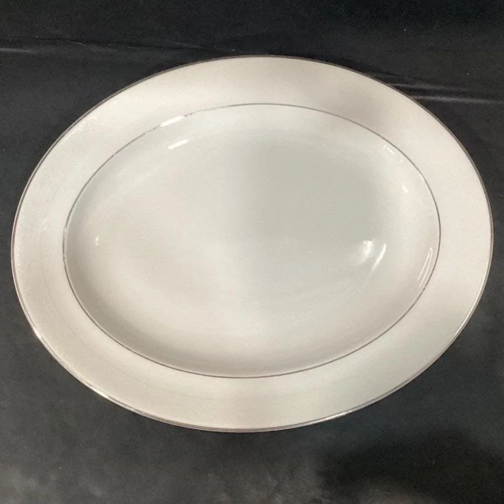 Royal Doulton Amulet Oval Serving Platter, White Floral Bone‎ China Tableware